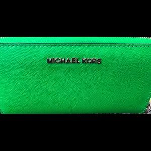 💚Kelly Green Michael Kors wallet💚